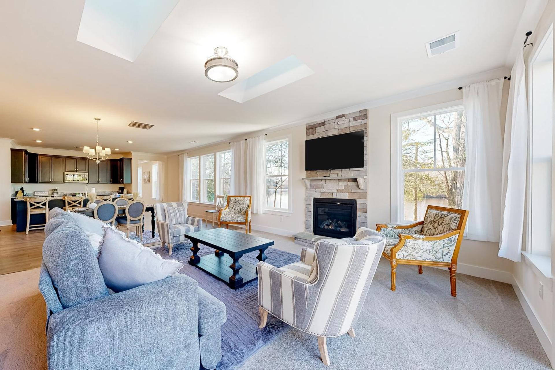 3BR Riverfront Home with kayaks and Game room