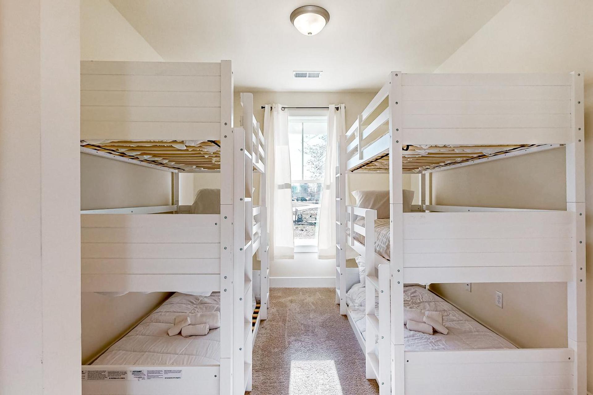 3BR Riverfront Home with kayaks and Game room