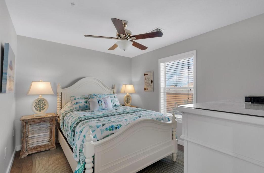 Remodeled 3 Bedroom Beach Condo - In the Heart of Destin!