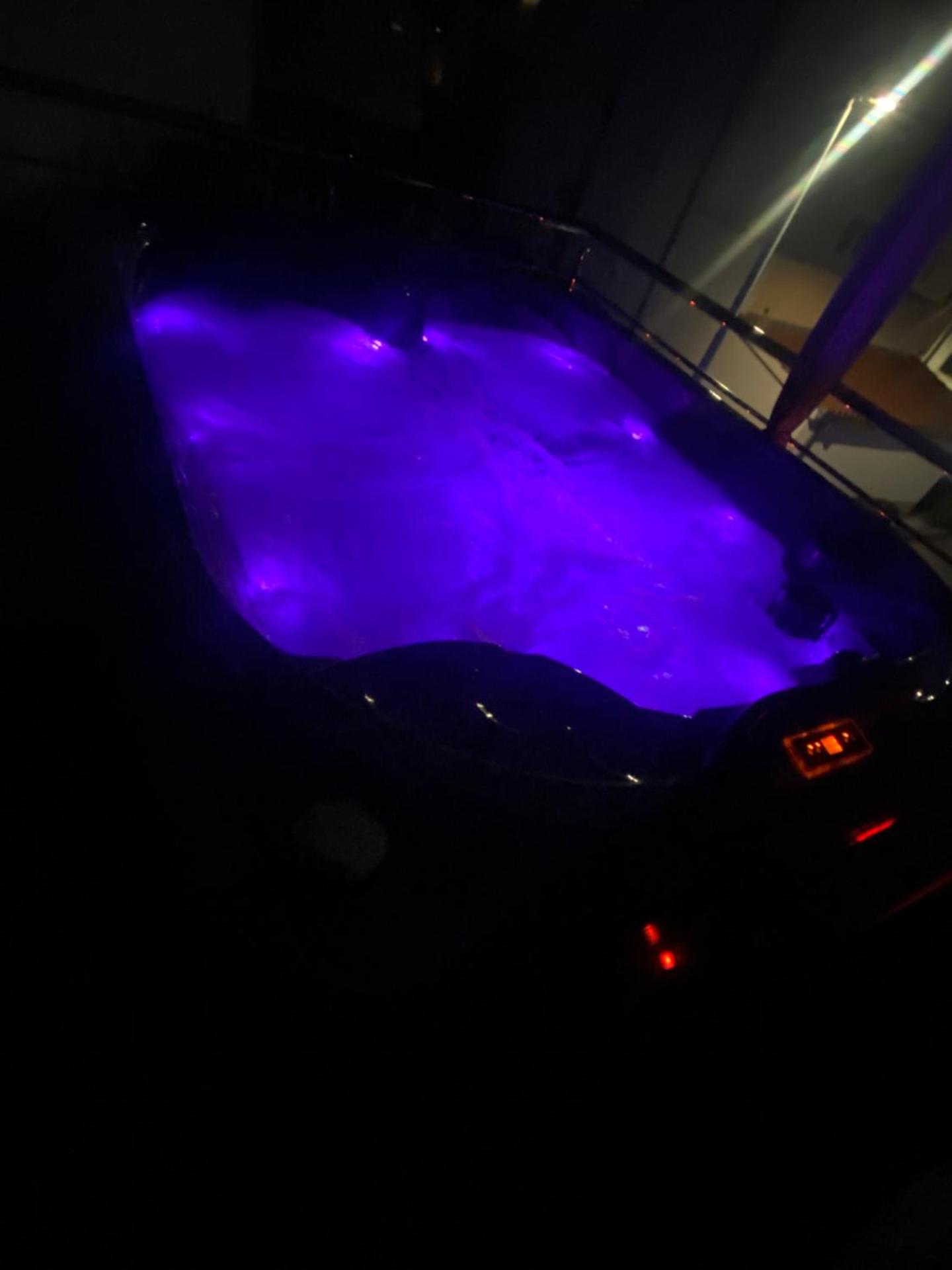 Luxury apartment with jacuzzi