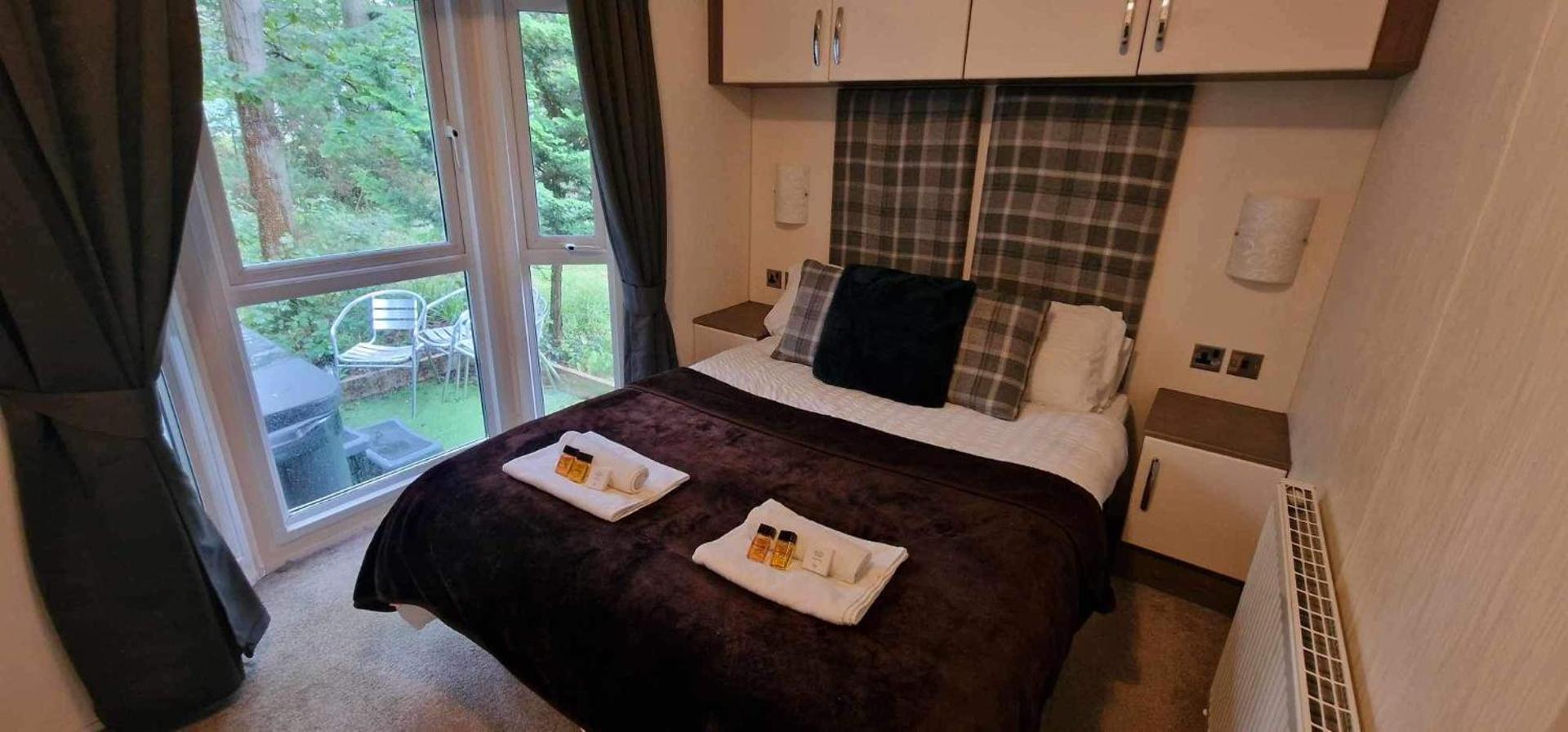 Jax Retreat hot tub and free golf