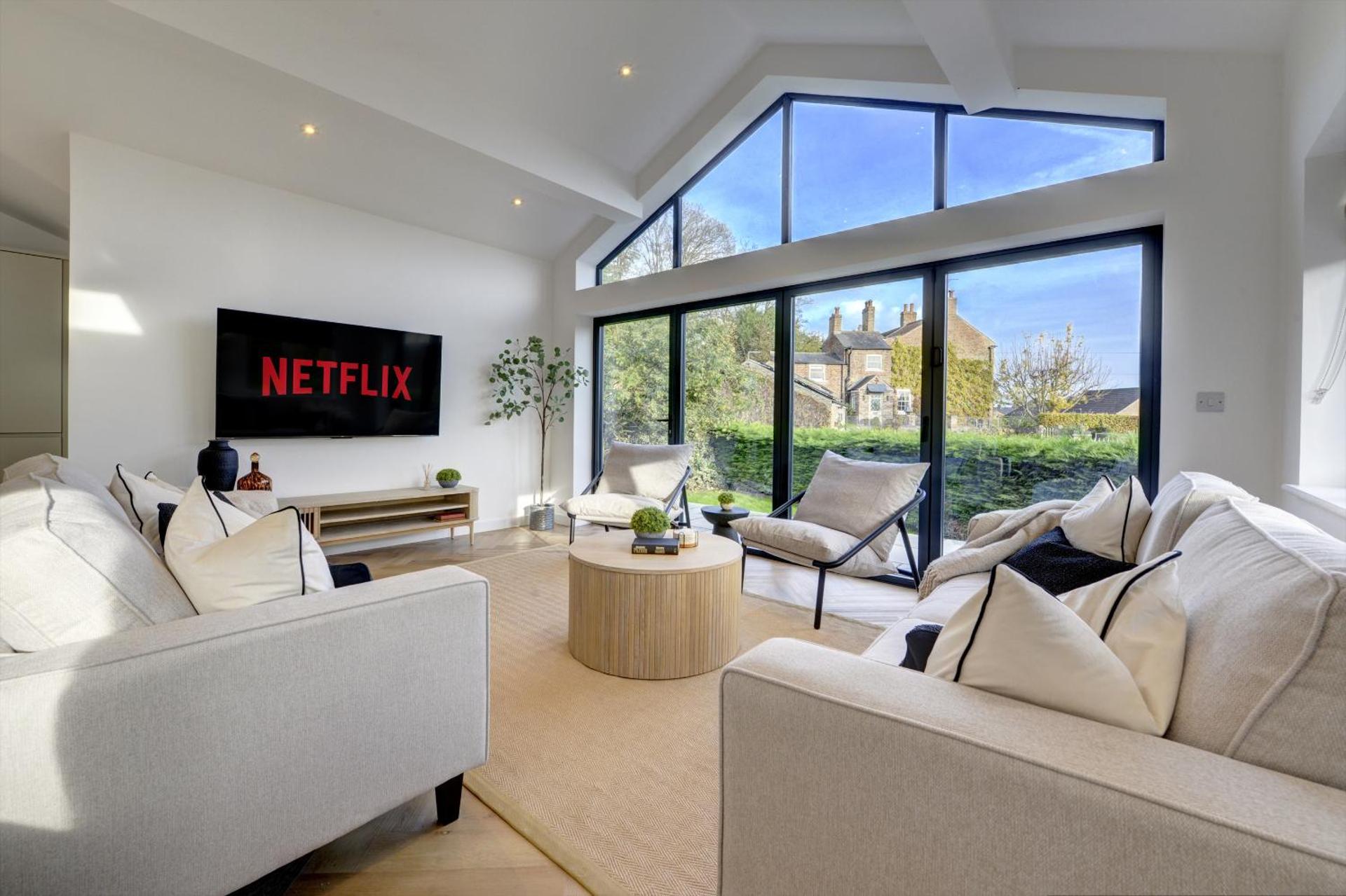 Communal lounge/ TV room