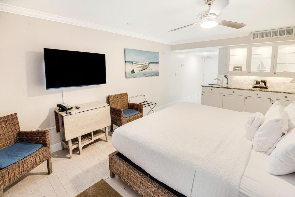 Panoramic Views Oceanfront Tower King Room 7th Flr