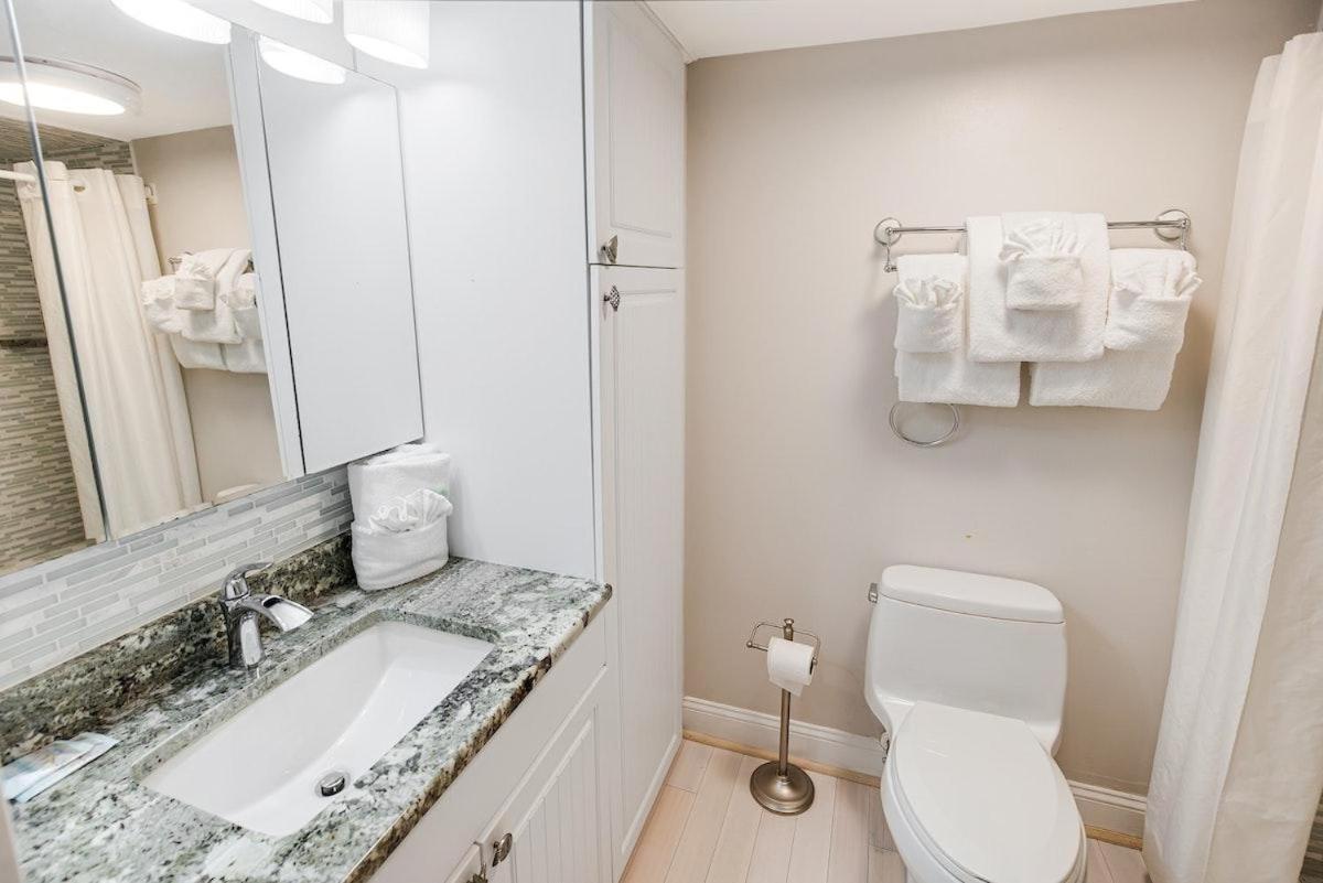 Panoramic Views Oceanfront Tower King Room 7th Flr