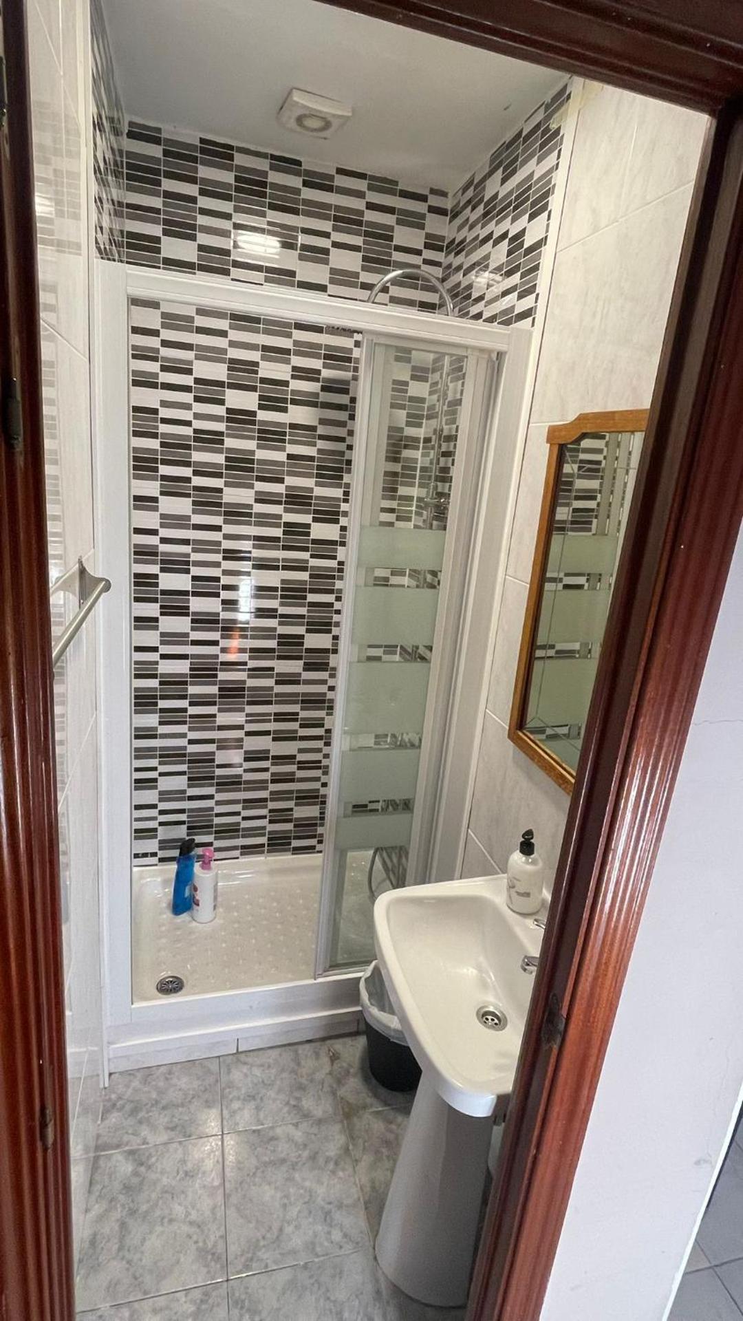 Twin Room with Shower