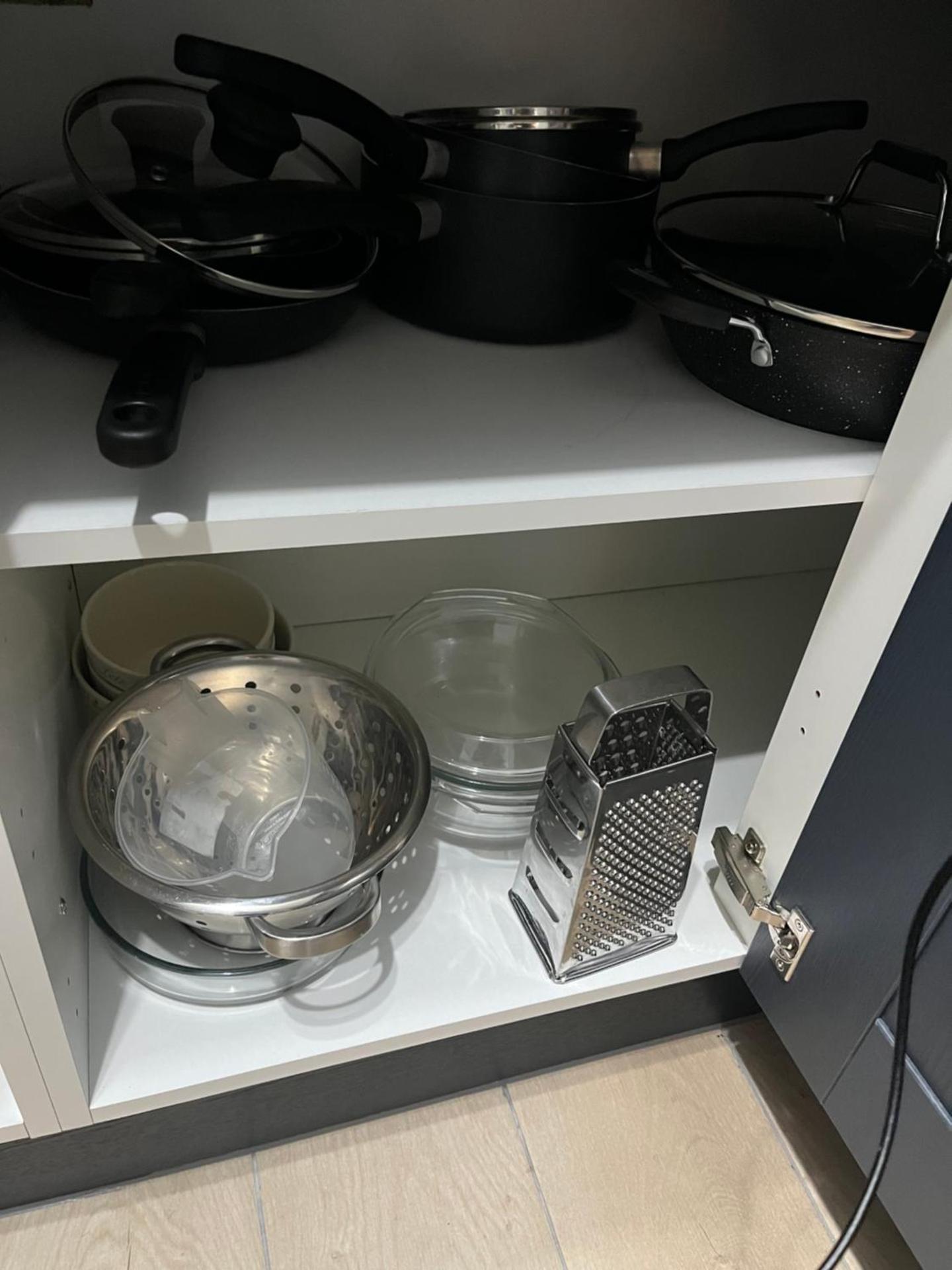 Canada House - Sleeps 6 -3 King or 6 Single Ideal for contractors