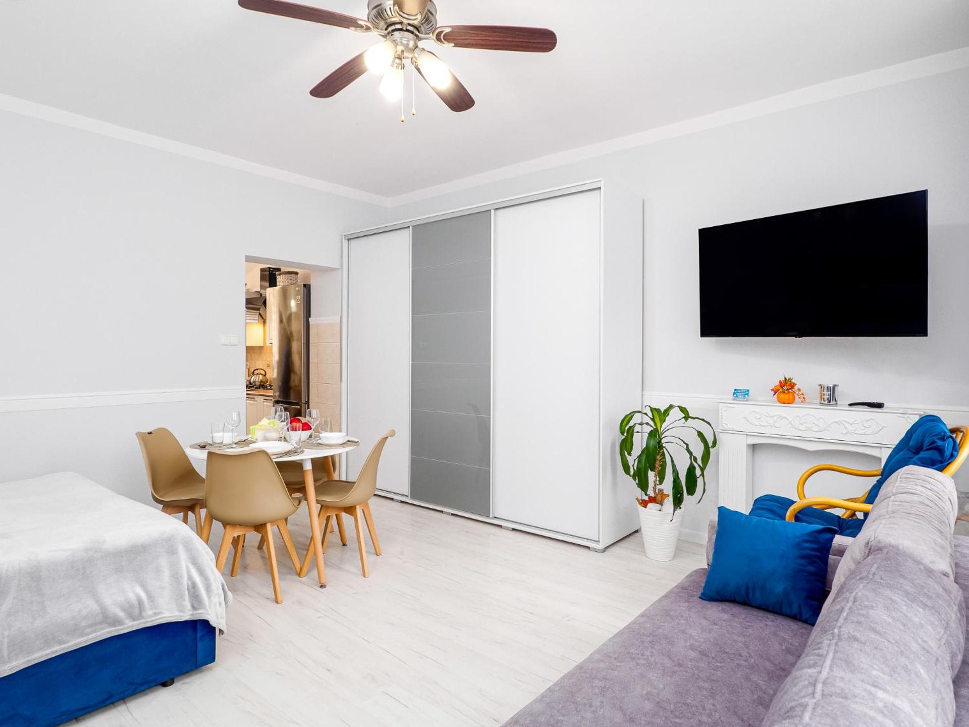 Communal lounge/ TV room