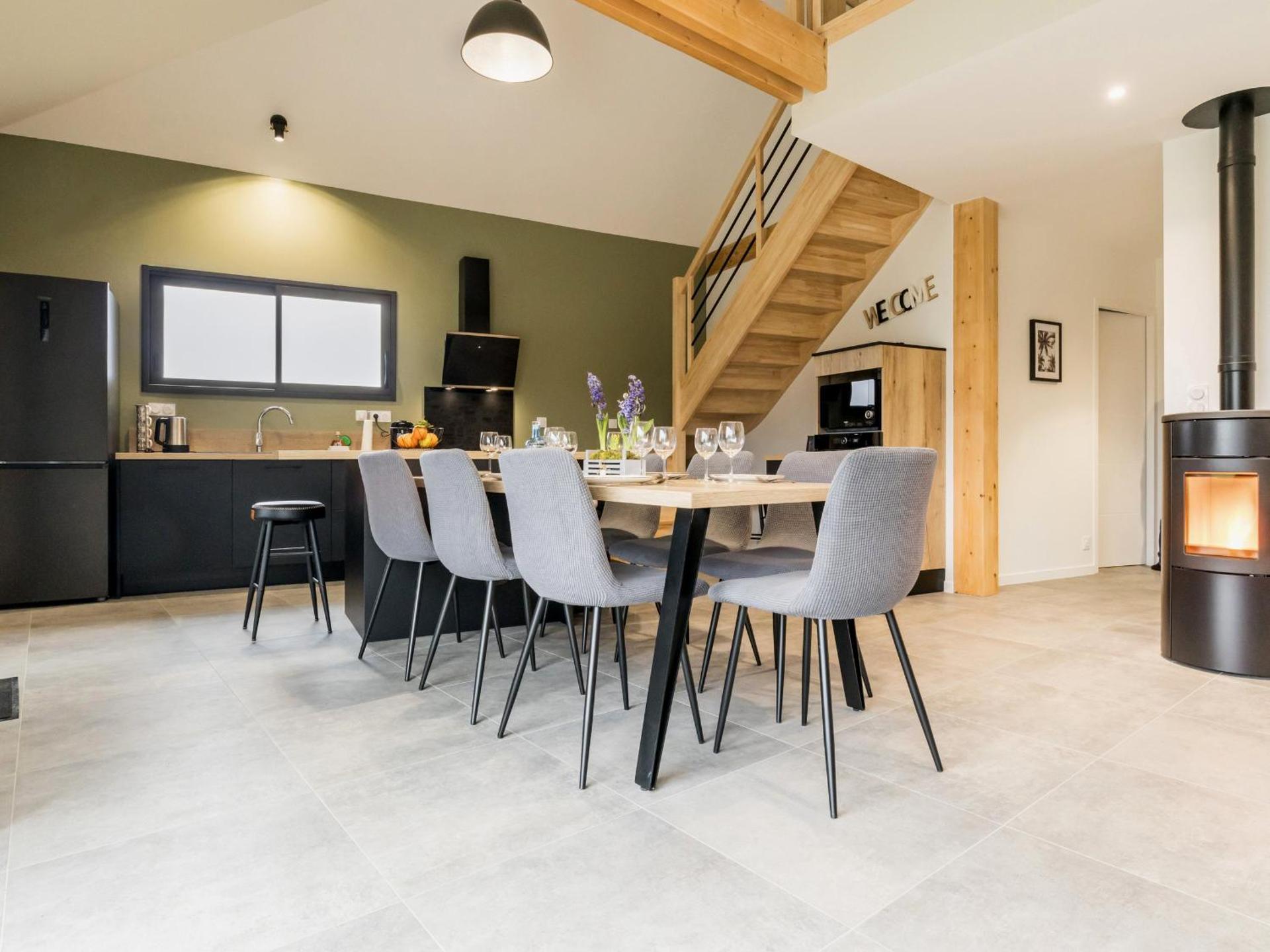 Gîte Familial Rénové, Proche Canal, Terrasse, Jardin, et Verger Commun, à 20 km de Nantes - FR-1-306-1262