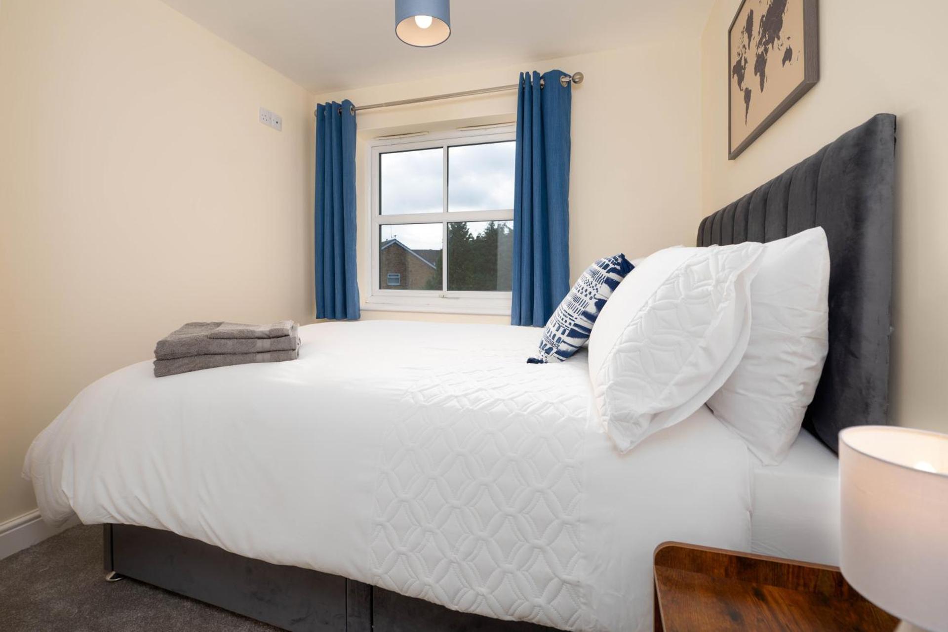 Stunning Spacious Home - Parking - Garden - Sleeps 6