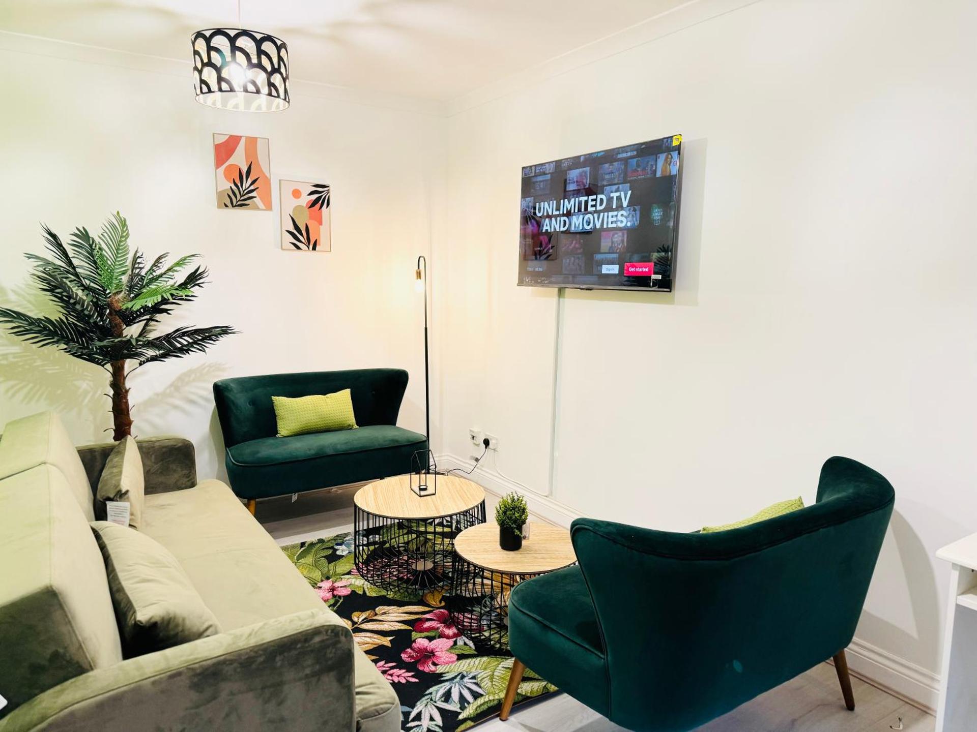 Communal lounge/ TV room