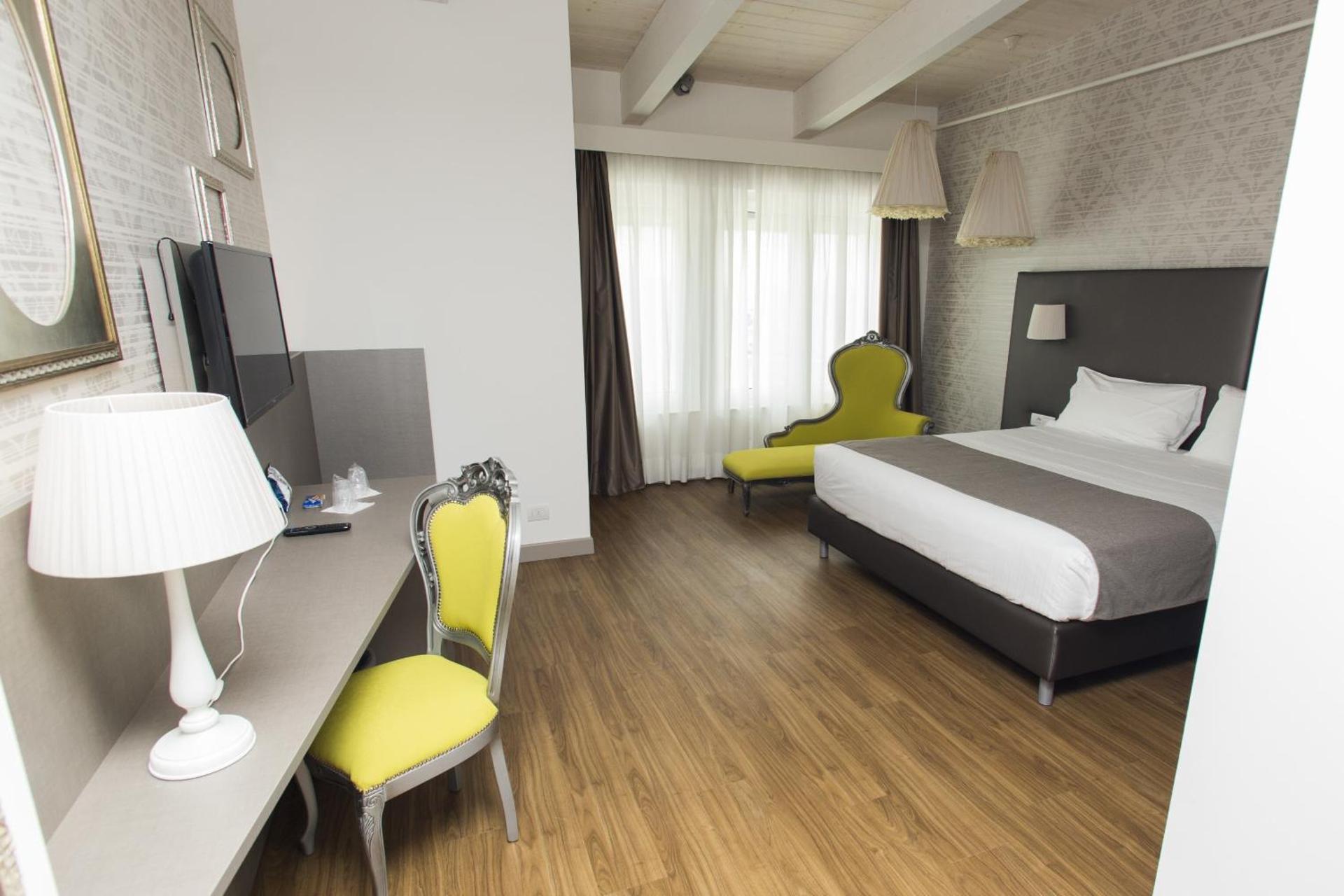 Photo of the whole room