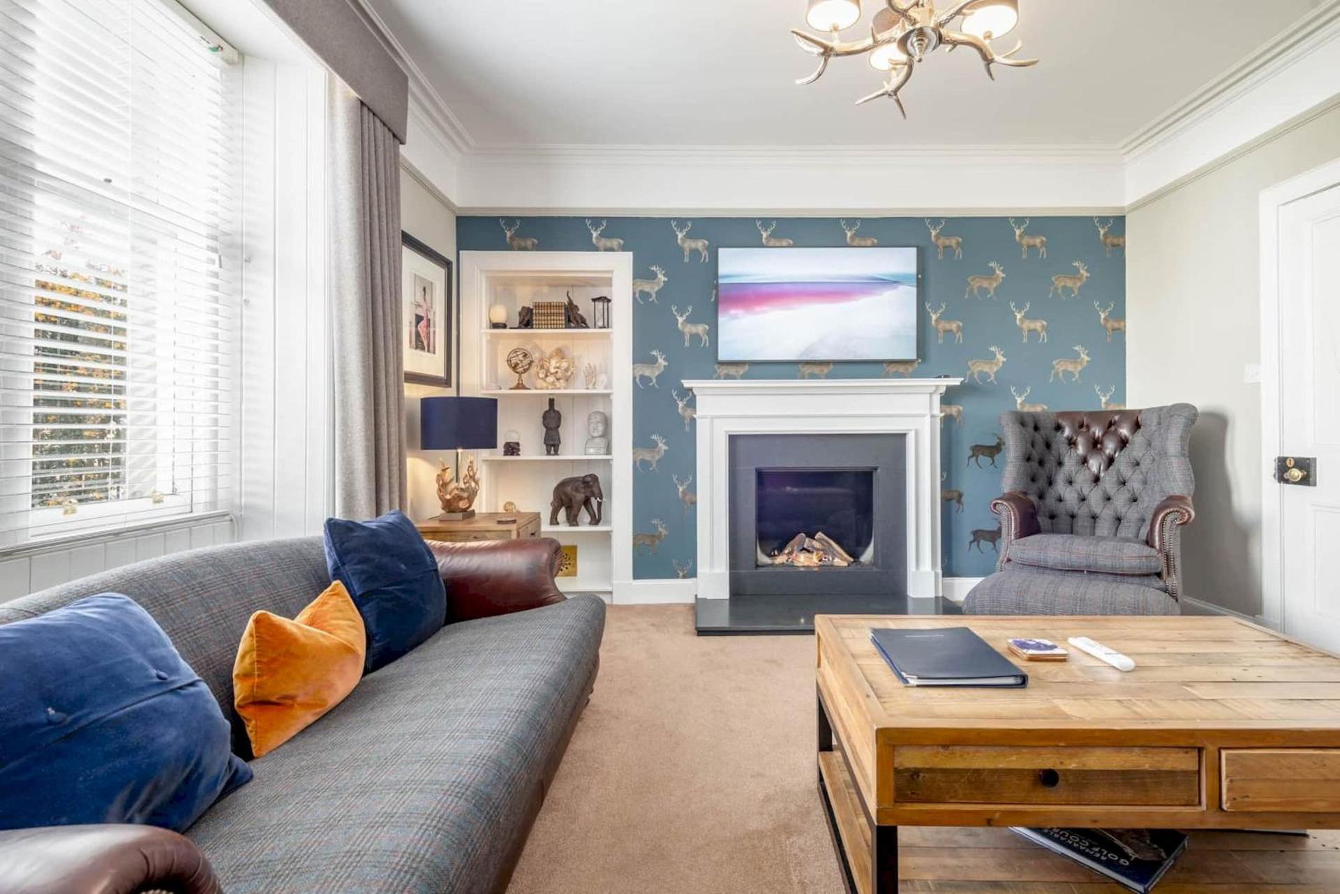 Communal lounge/ TV room