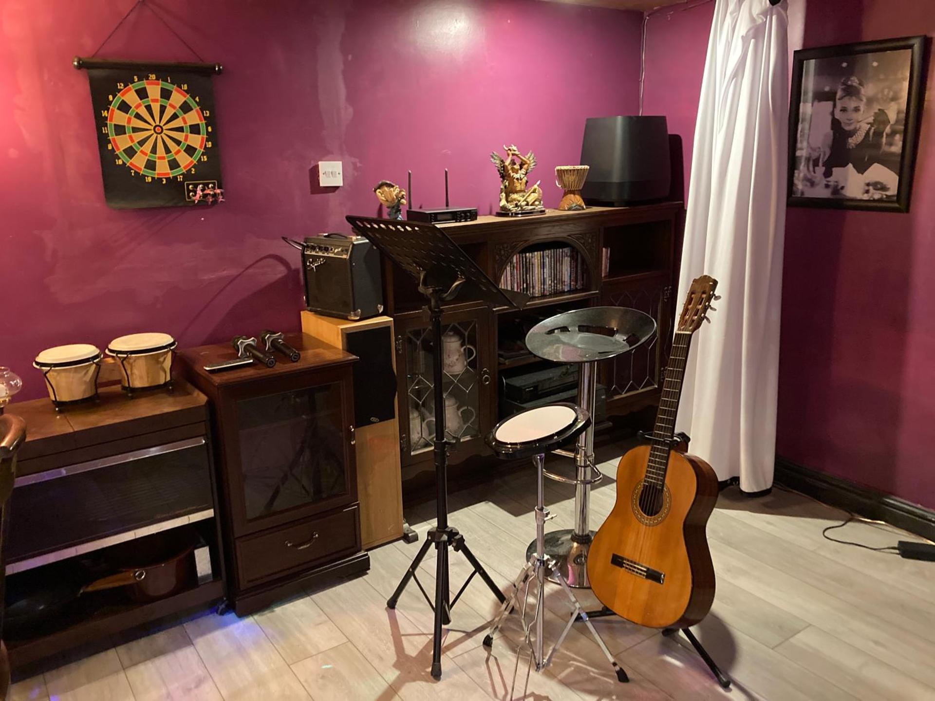 Communal lounge/ TV room