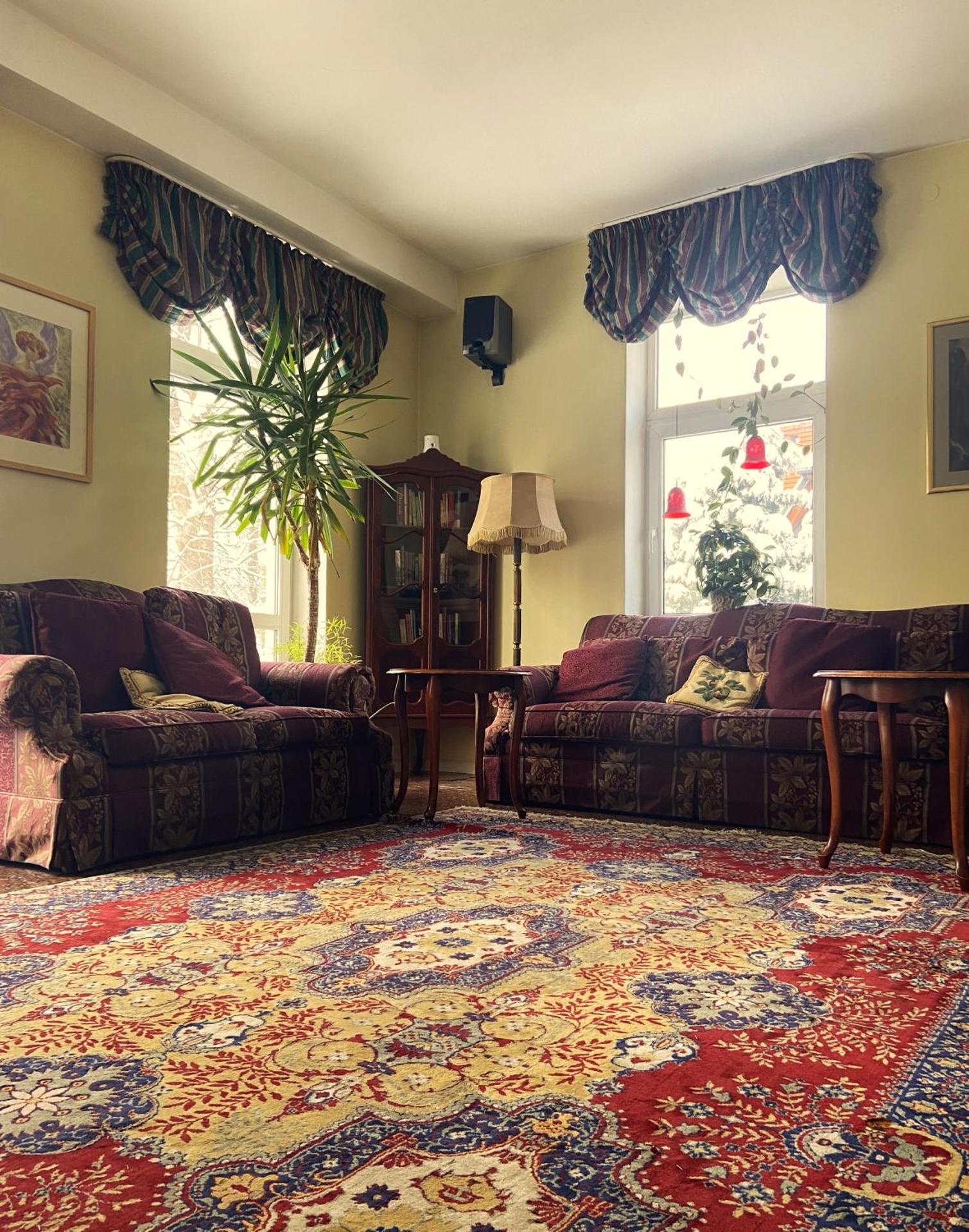 Communal lounge/ TV room