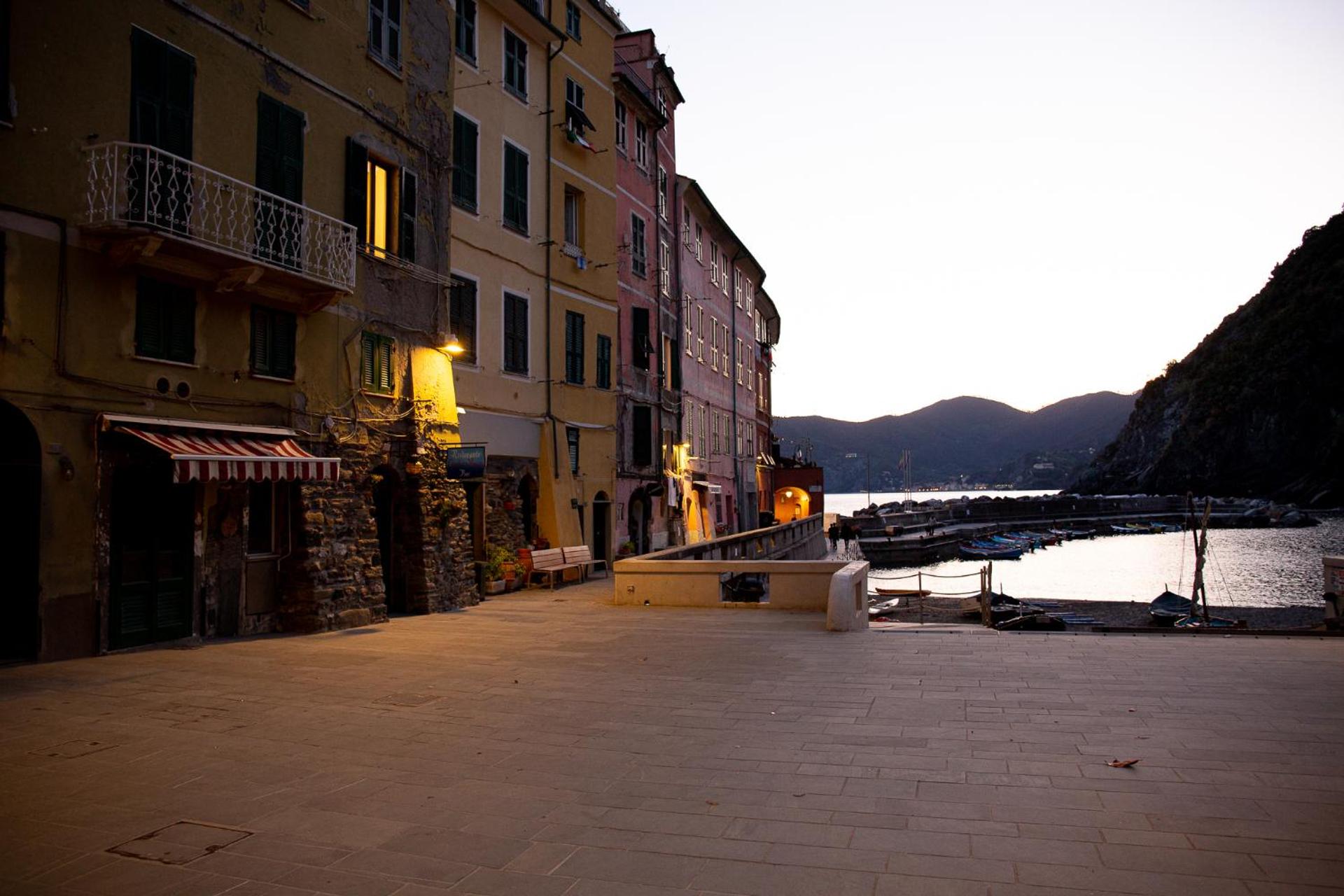 The Vernazza Main Plaza - Rooms & Apartment