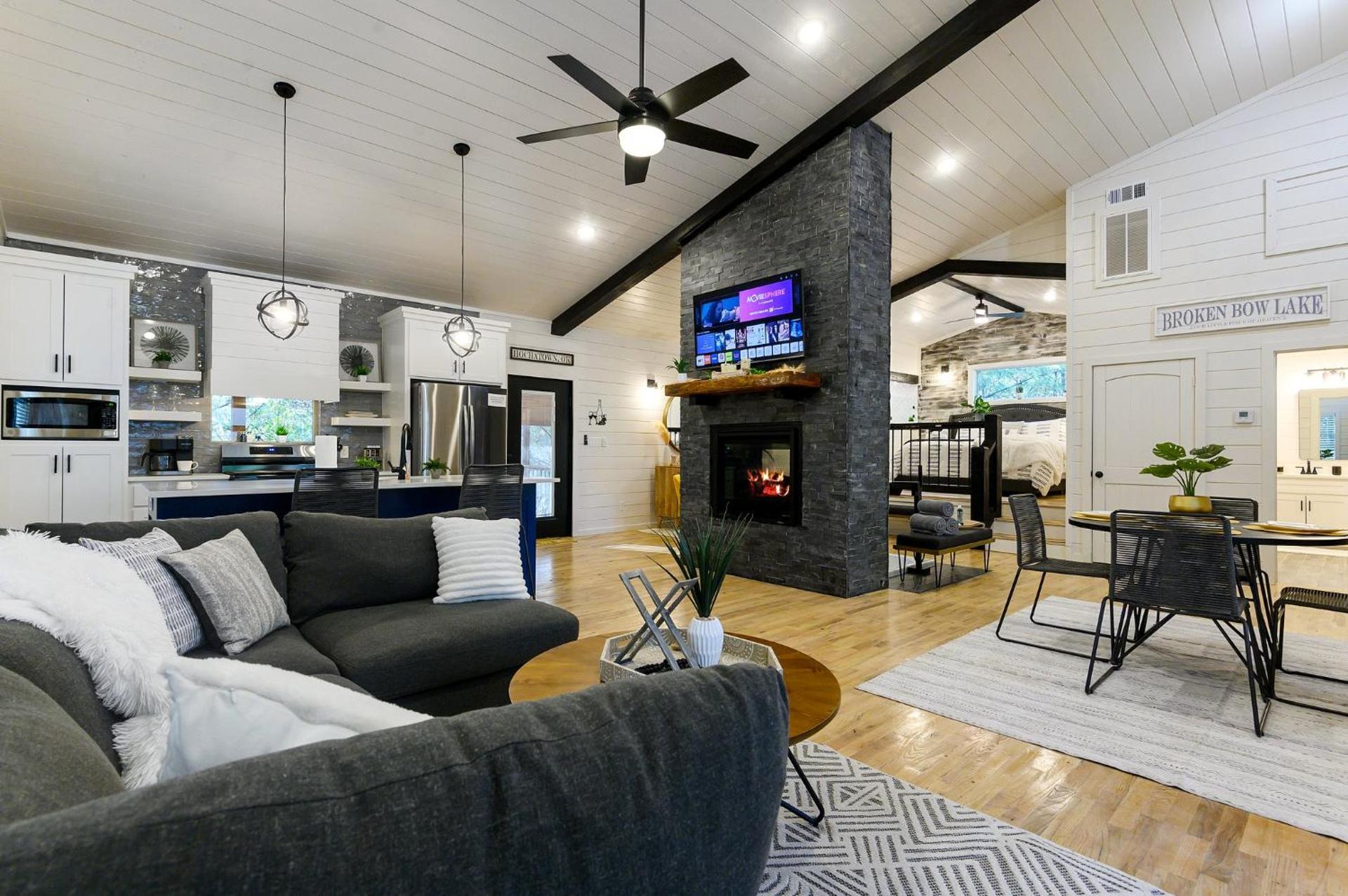 Communal lounge/ TV room