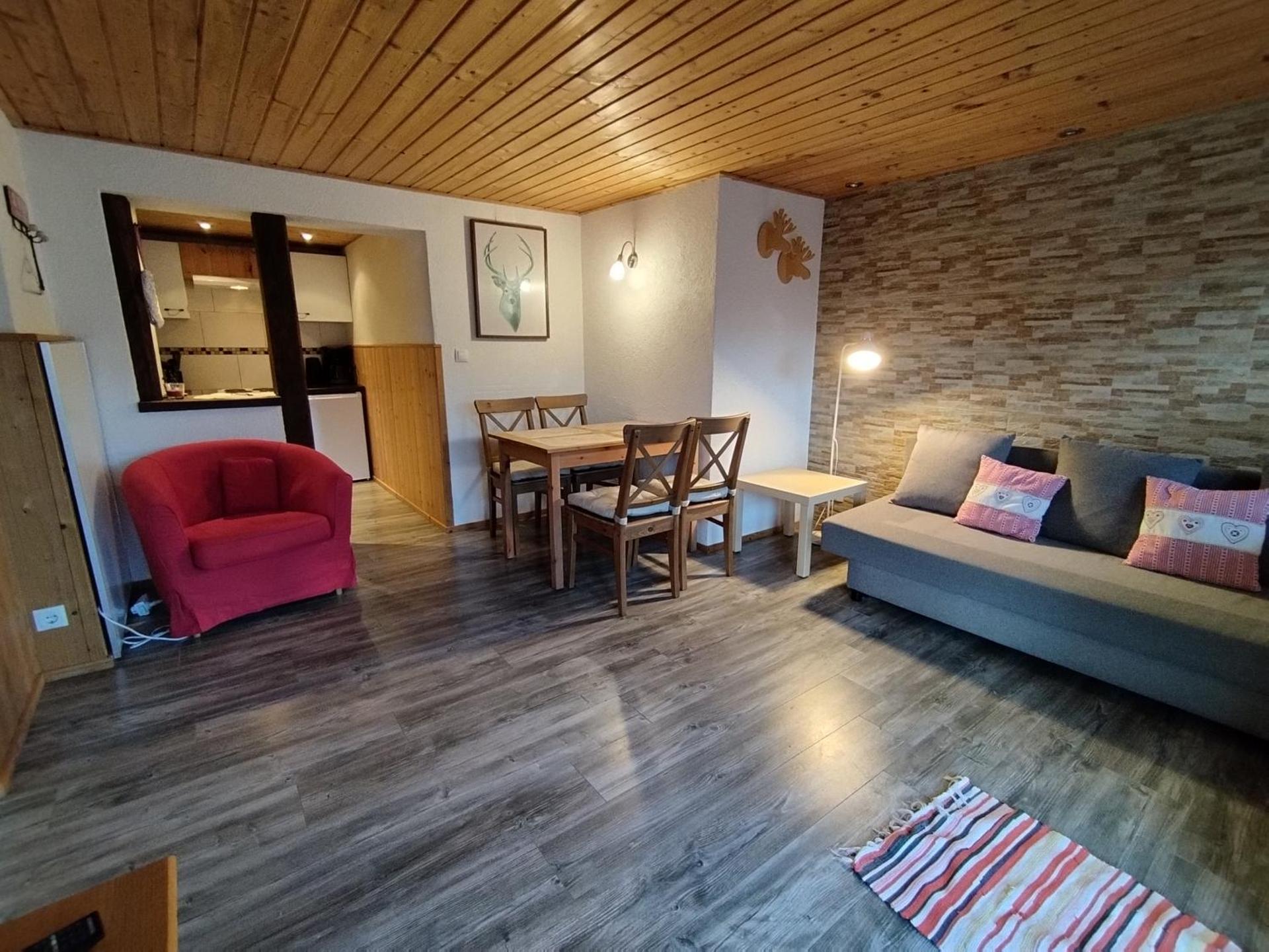 Apartment with Garden View