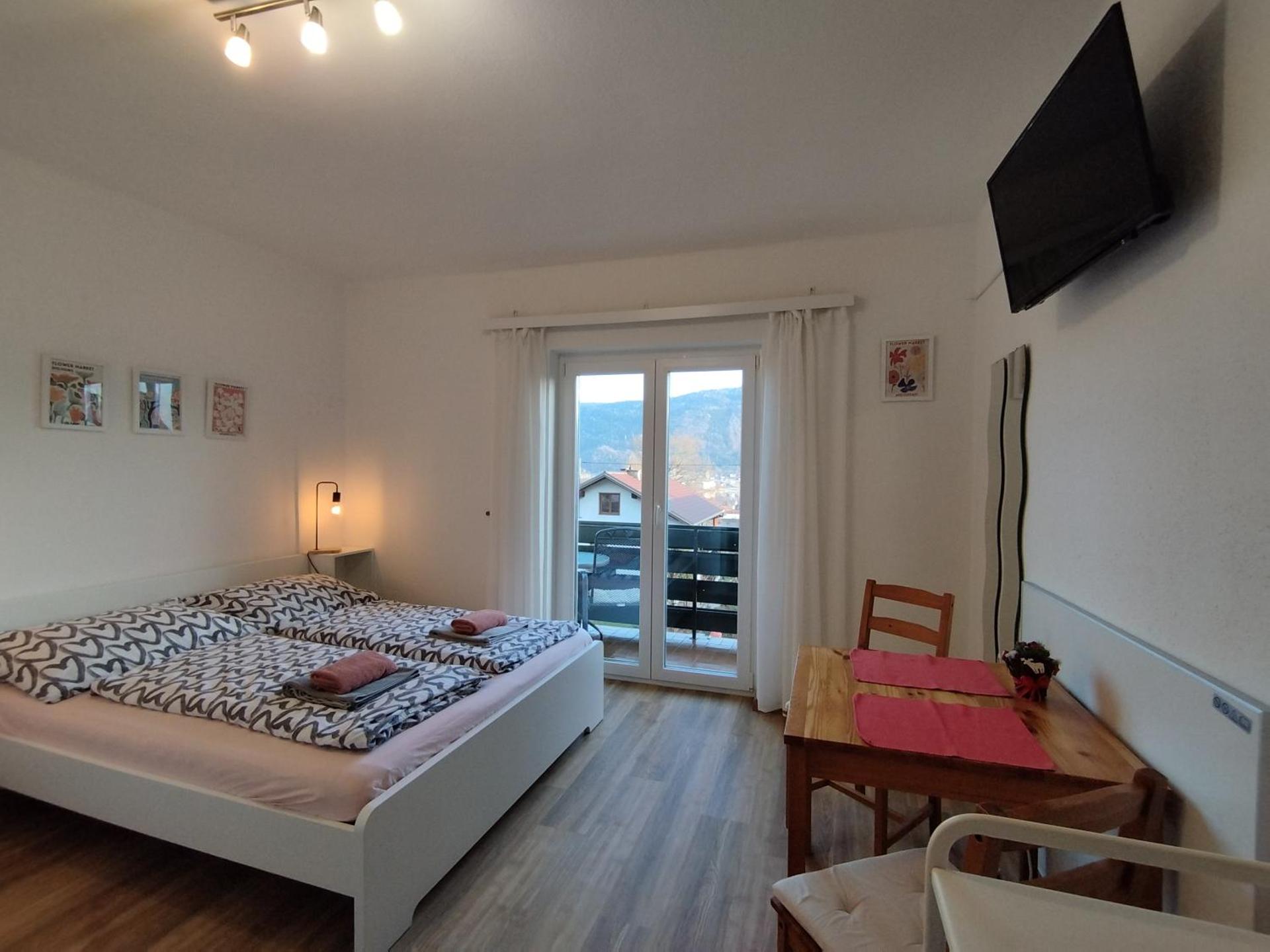 Apartment with Lake View