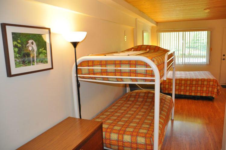 Familierom med utsikt over innsjøen