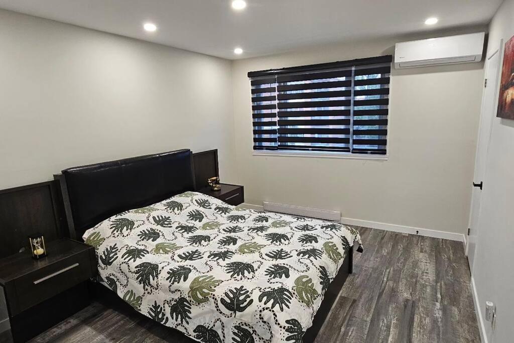 Spacious bright Apt,Parking and self check-in