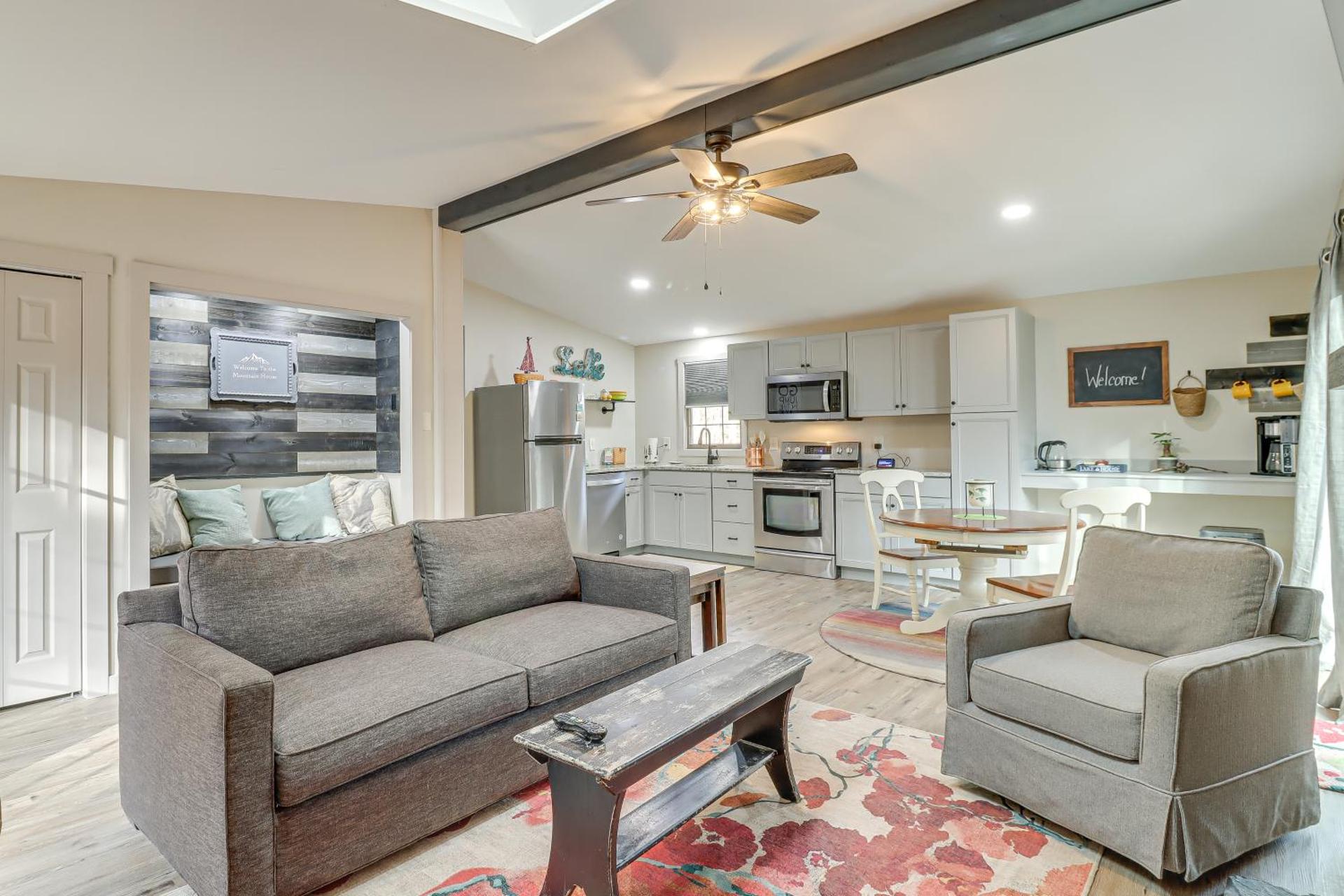 Peaceful Pocono Gem! Cabin 6 Mi to Dtwn Jim Thorpe