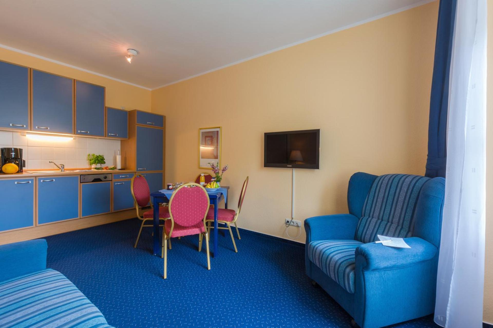 2-Room Apartment (148 ft²)