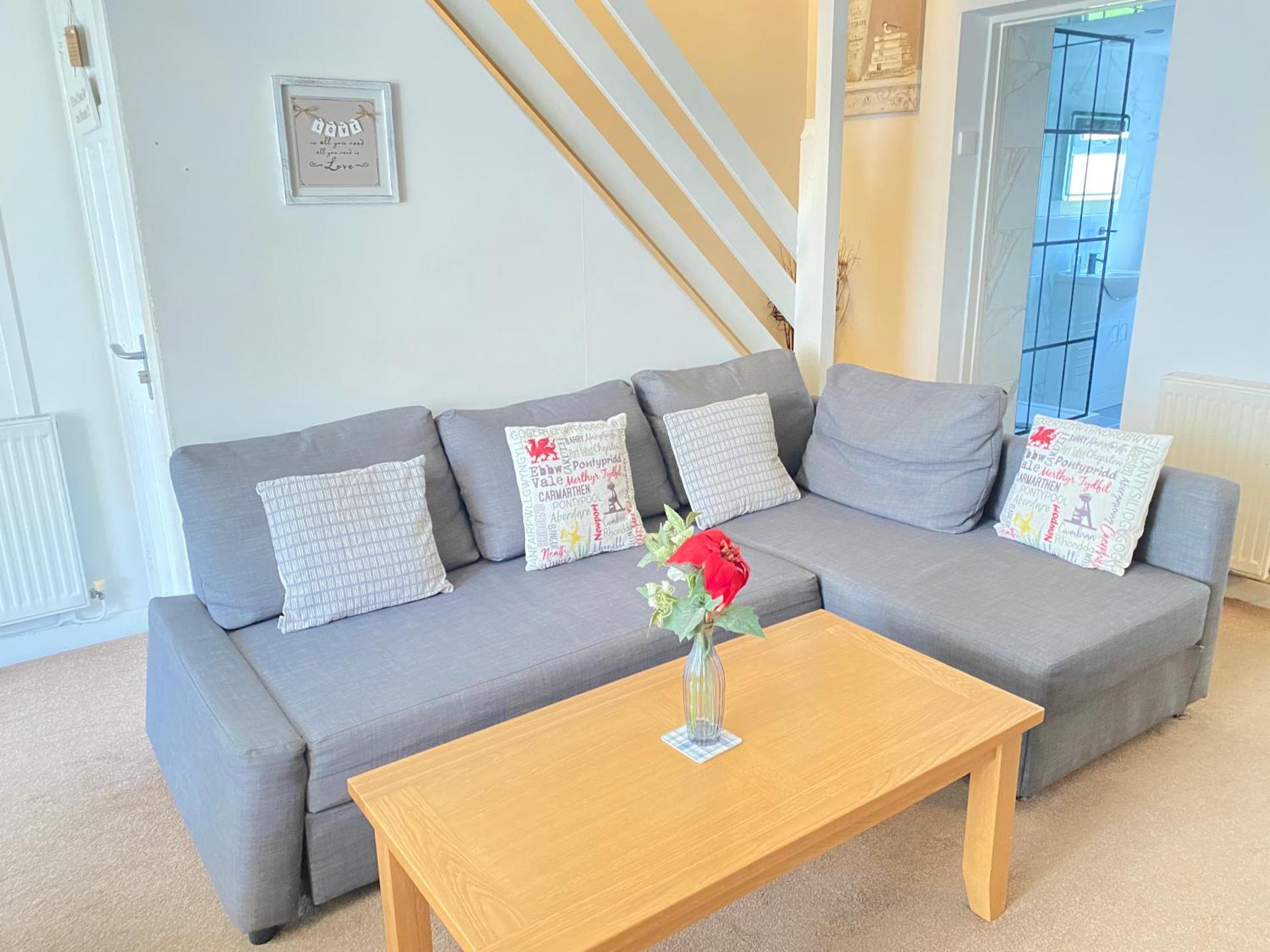 The Cwtch, Log Fire, Sleeps 6, Nr Zip World, Brecon and Bike Park Wales