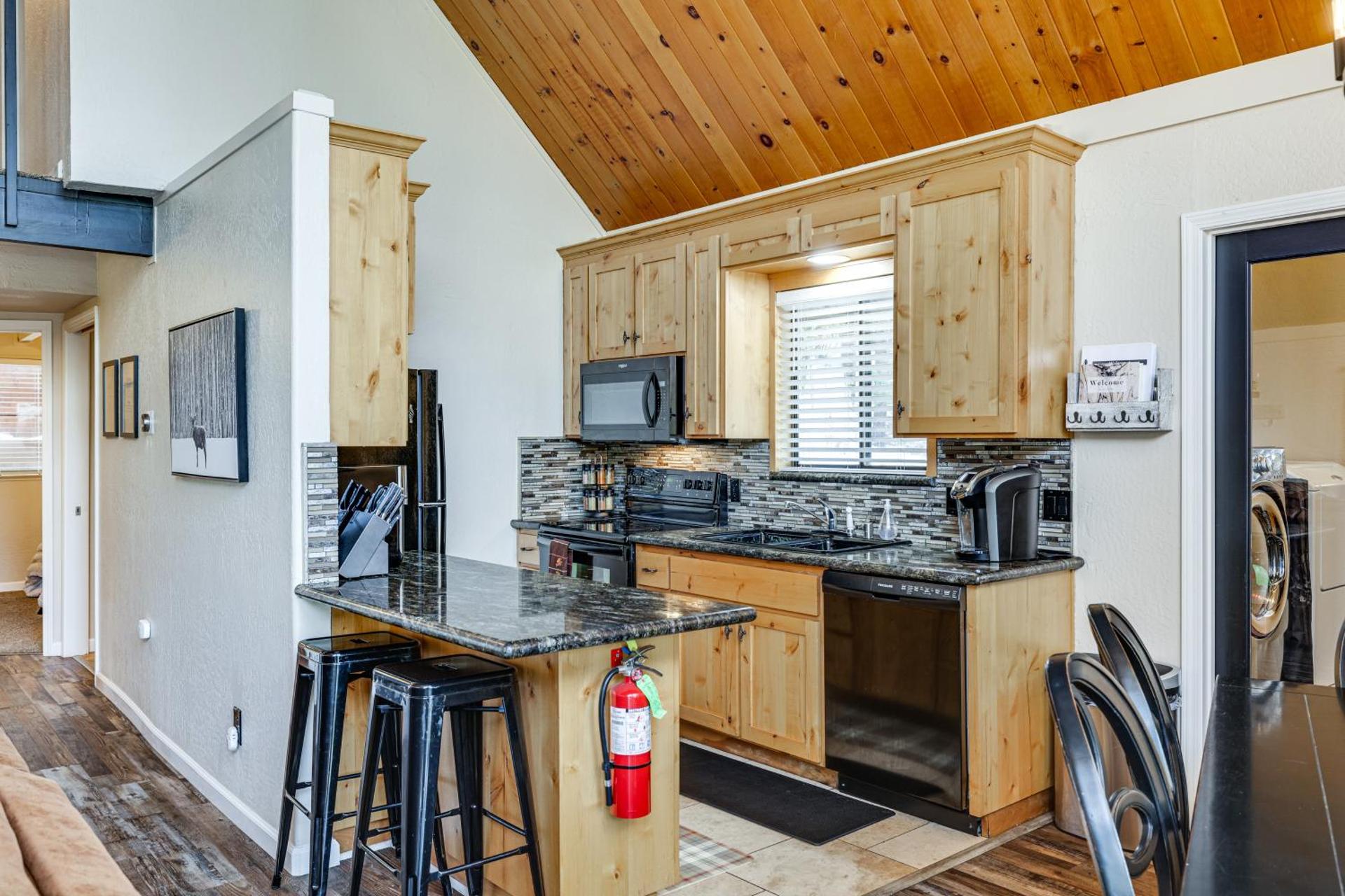 Serene Cabin Retreat Between Murphys and Arnold