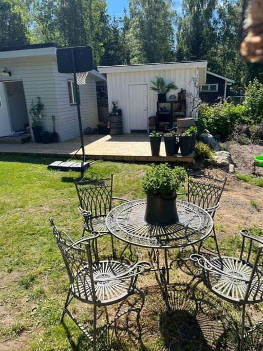 Charmig liten stuga i Södertälje/ Kungsdalen