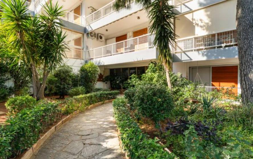 Seaside Beauty 5 min Vouliagmeni Beach