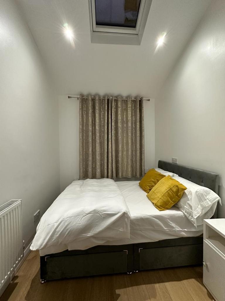 Cosy Smart/Small Double Room in Keedonwood Road Bromley