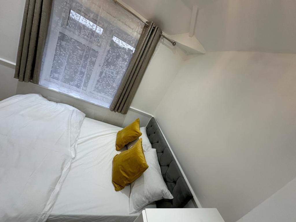 Cosy Smart/Small Double Room in Keedonwood Road Bromley