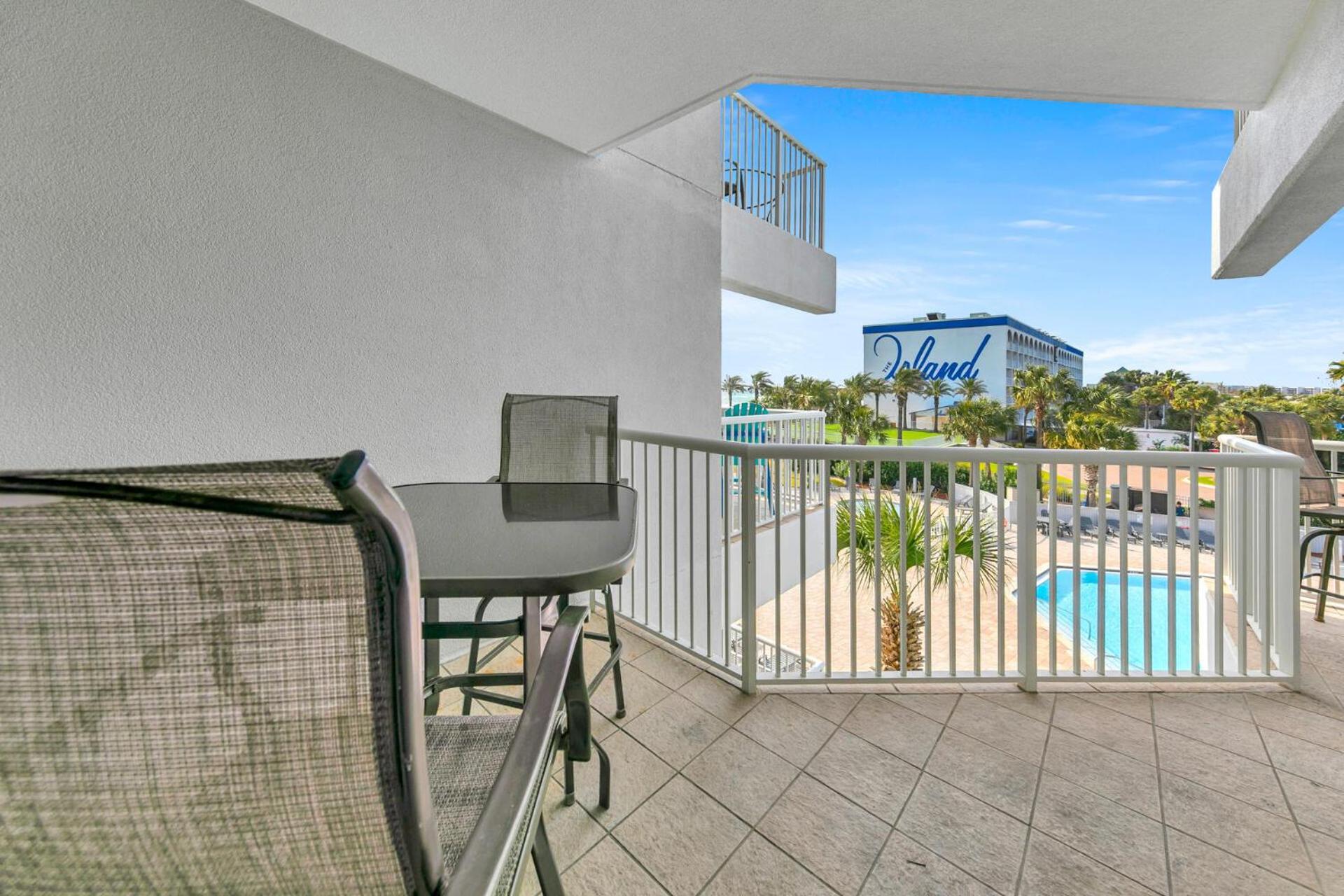 Destin West Gulfside 304 Two Bedroom with Bunks!!! Lazy River!!