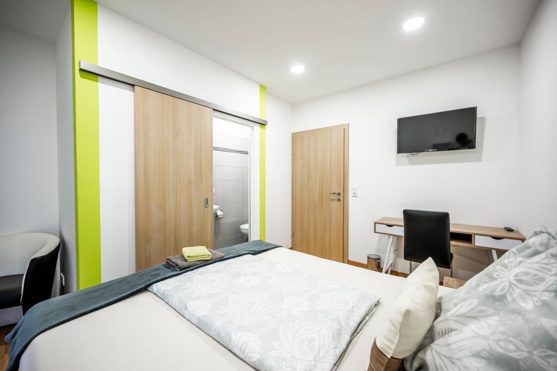 Enkeltværelse med eget badeværelse