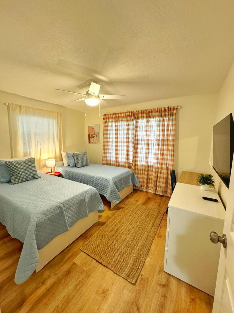 *NEW* Gorgeous Sunshine - 2BD/1BA - Private Fenced Backyard!