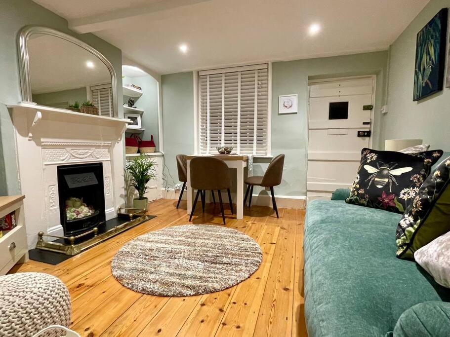 Quaint Cottage in the heart of Arundel