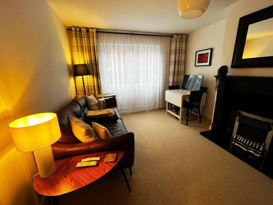 Snug House - Dromore Village - Lagan River View