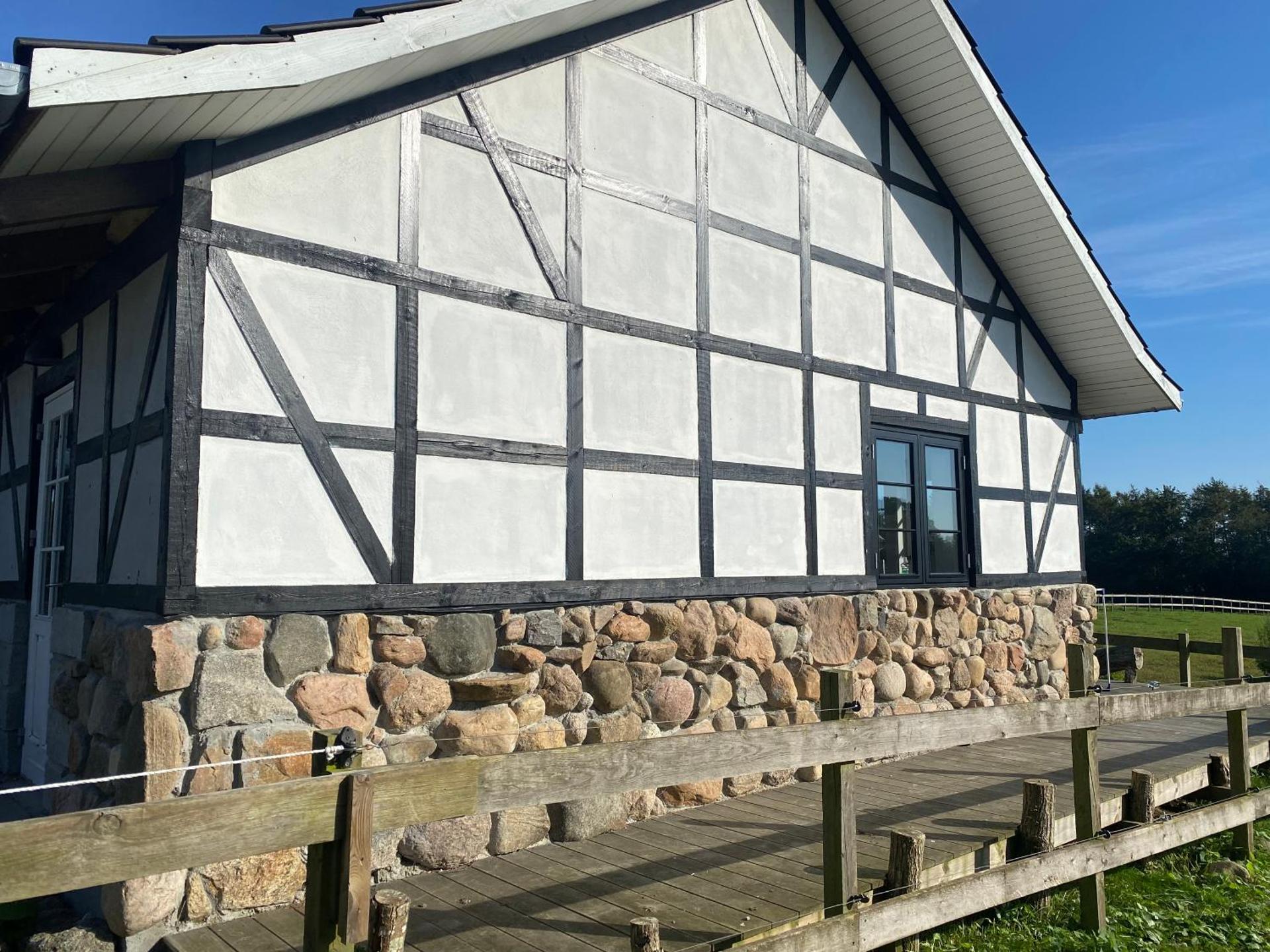 Poolhouse, no smoking everywhere