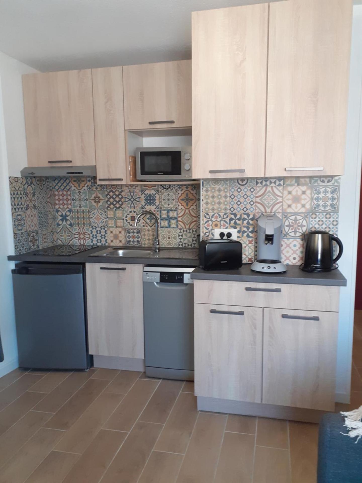 Studio climatisé avec une place de parking et classé 2 étoiles à la Faviére