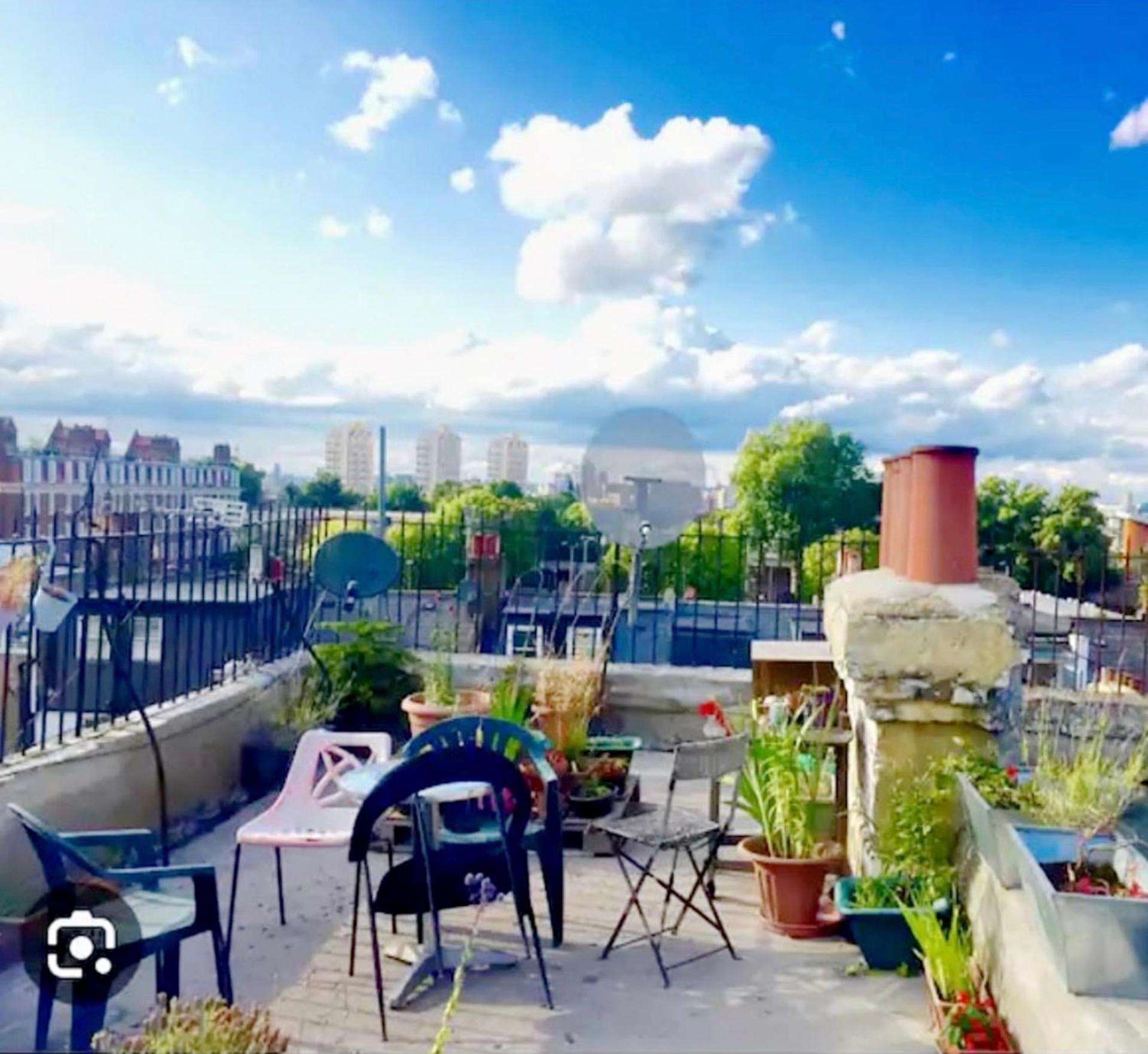 2 Bedroom Flat London,Sleeps 6, Top Floor, Roof Terrace, Next to Brixton Underground Station