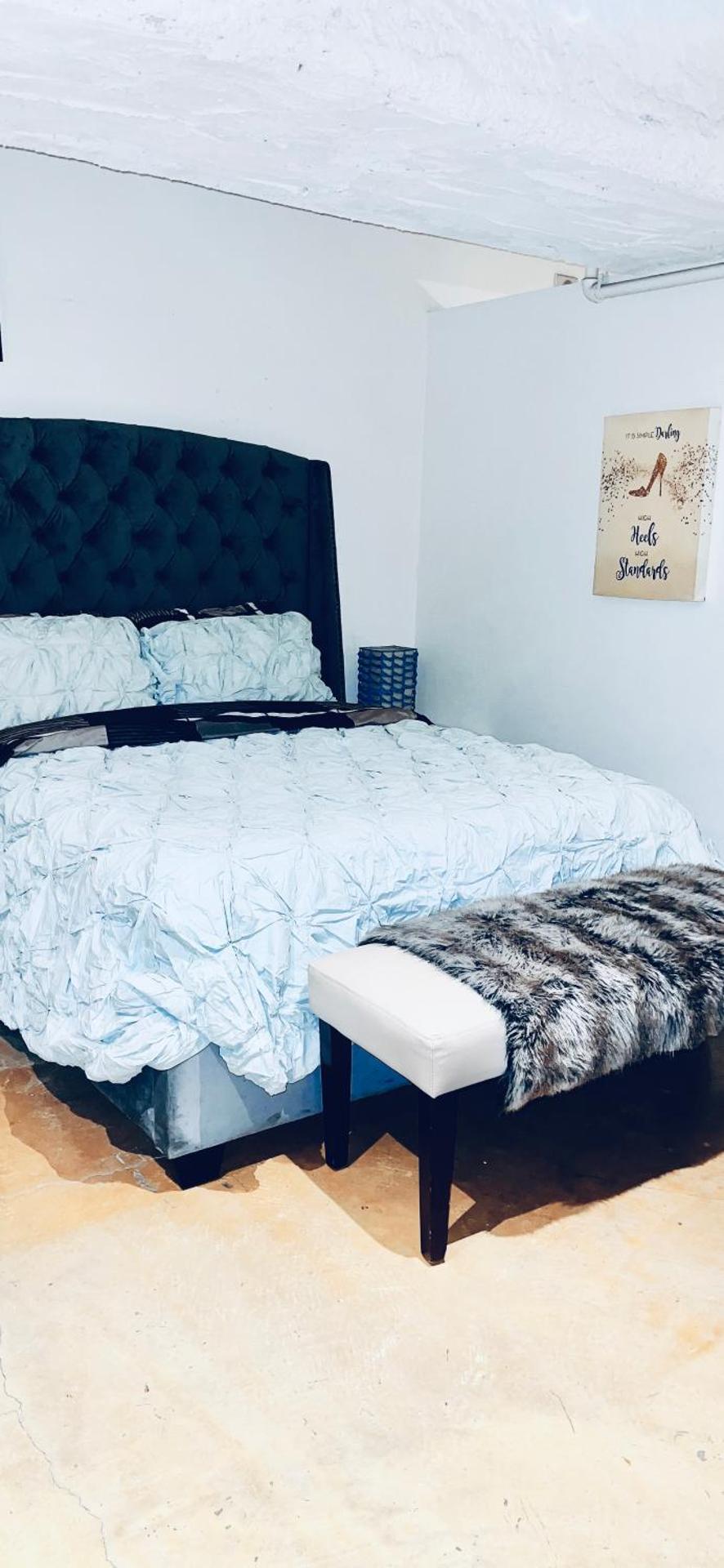 Huge Downtown LA Loft with Rooftop Pool & Jacuzzi