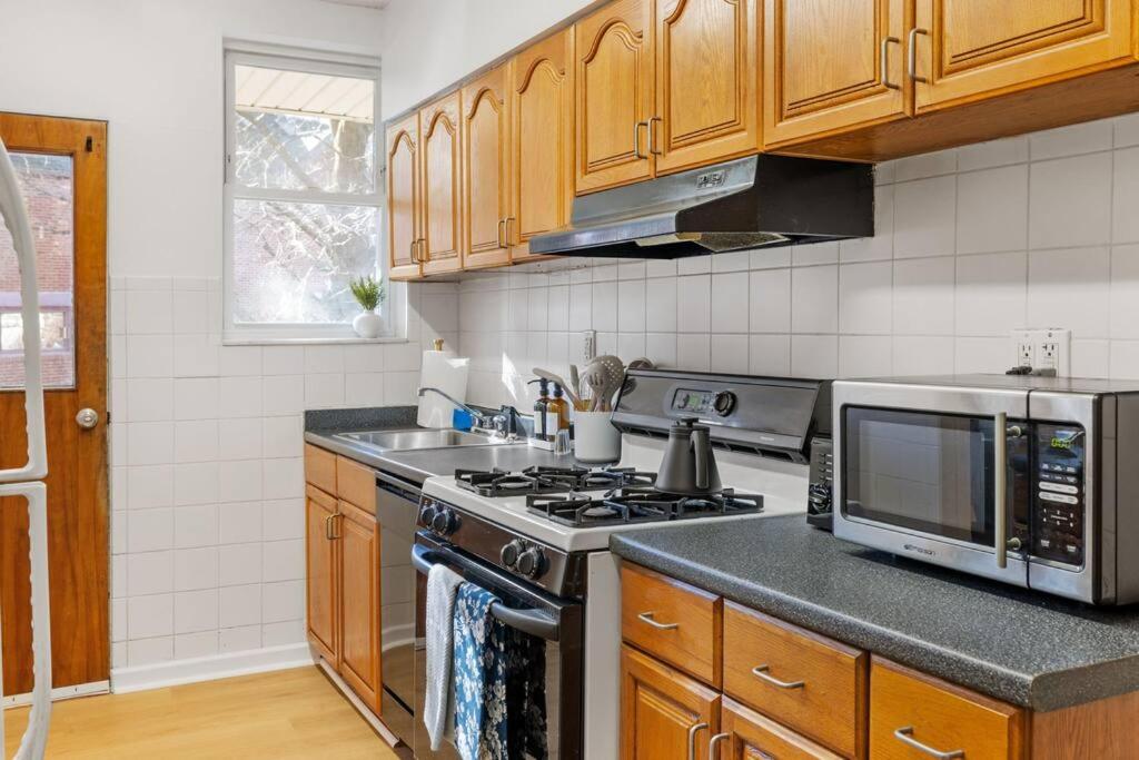 Downtown Escape: 3Br - Game/Movie room - Foosball