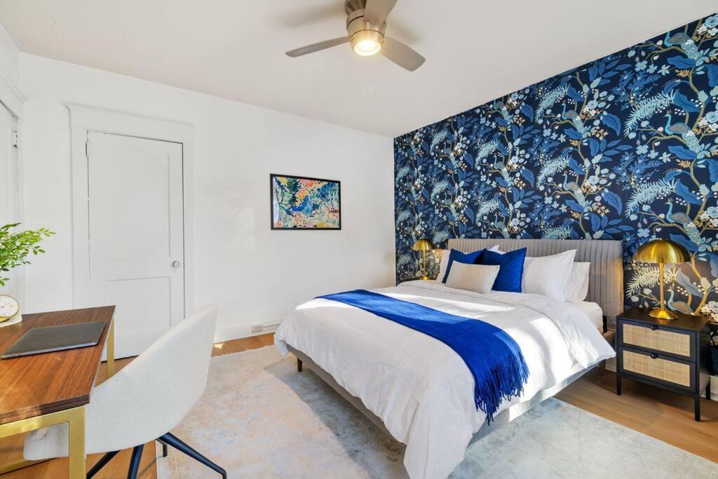 Downtown Escape: 3Br - Game/Movie room - Foosball