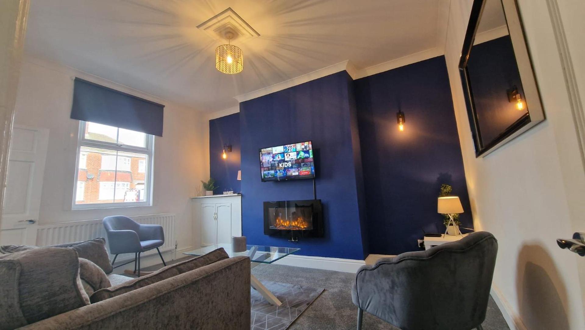 Cosy home perfect for families and contractors with free parking