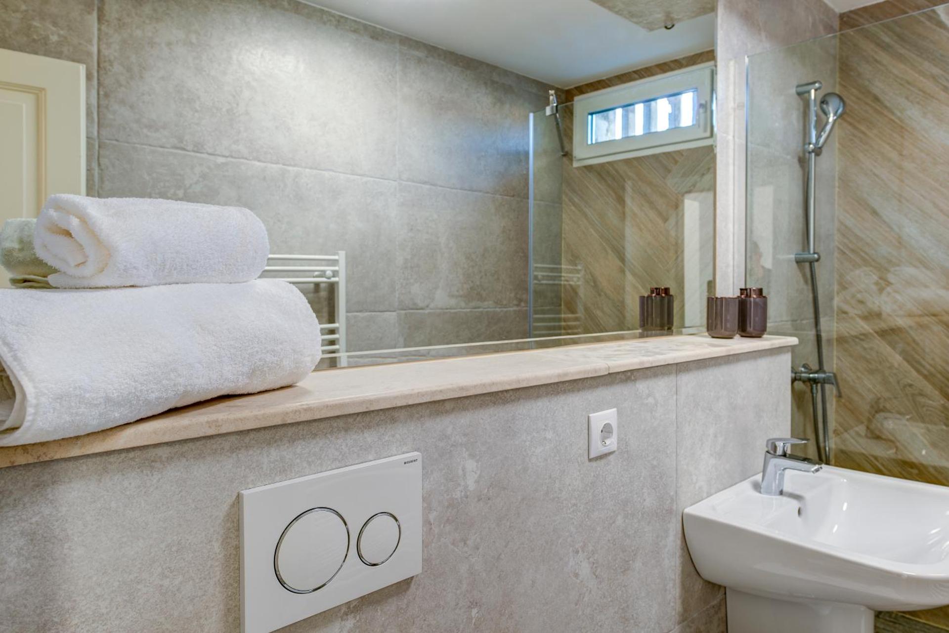 Montana Popa ApartHotel