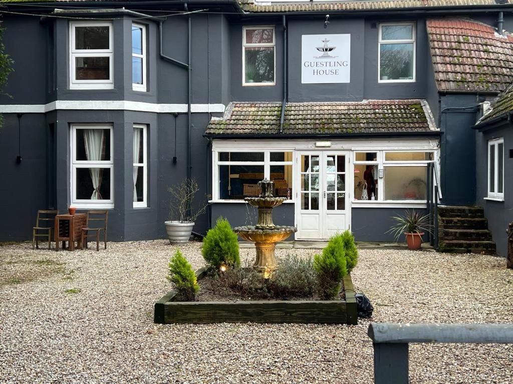 Guestling House