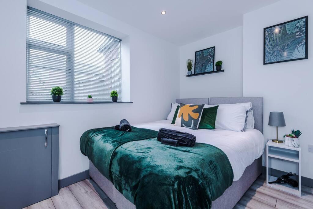 Elegant & Comfortable 1-BR Flat by Amazing Spaces Relocations Ltd