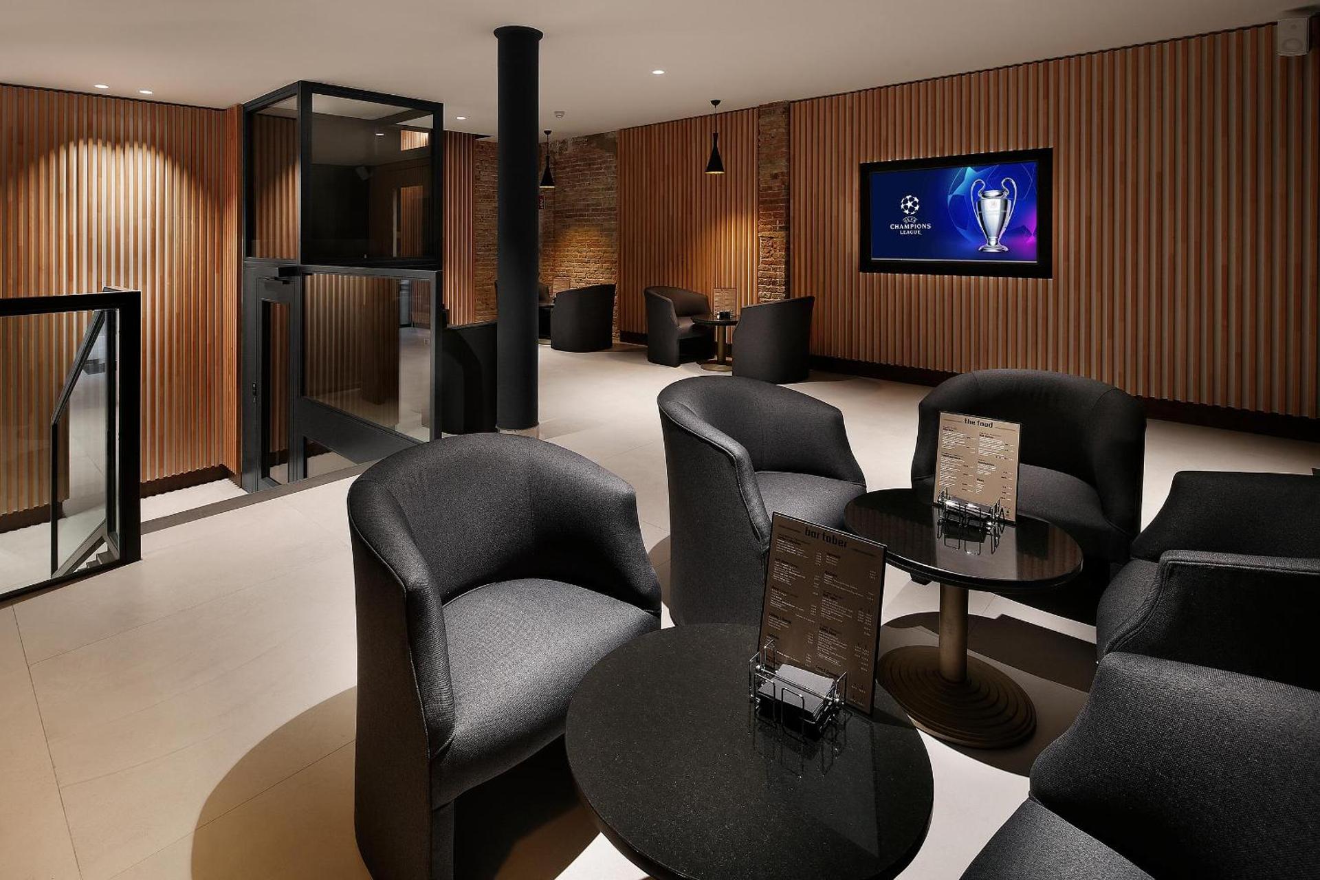 Lounge or bar