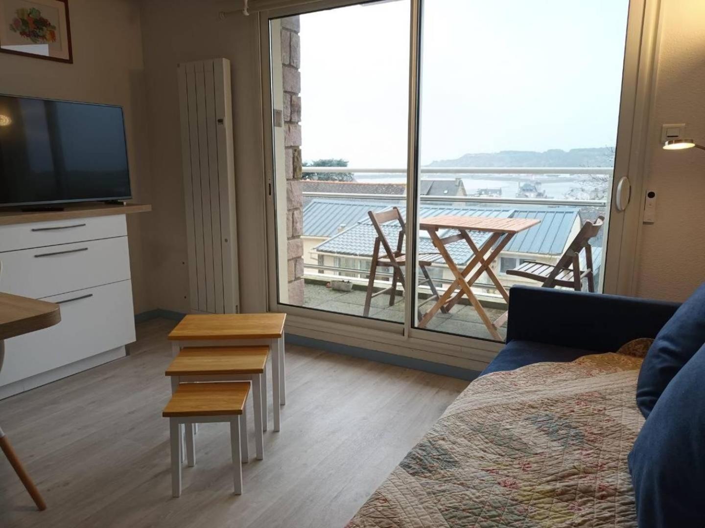 664 - Bel appartement à Erquy, à 400m de la plage du centre offrant une vue en hauteur du Port