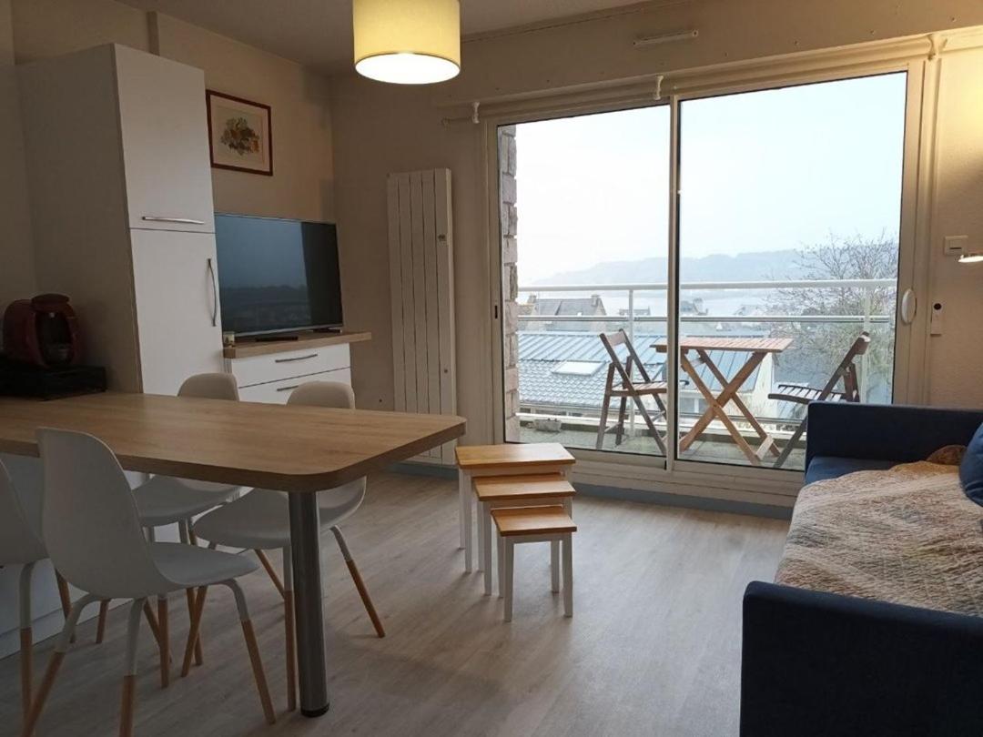 664 - Bel appartement à Erquy, à 400m de la plage du centre offrant une vue en hauteur du Port